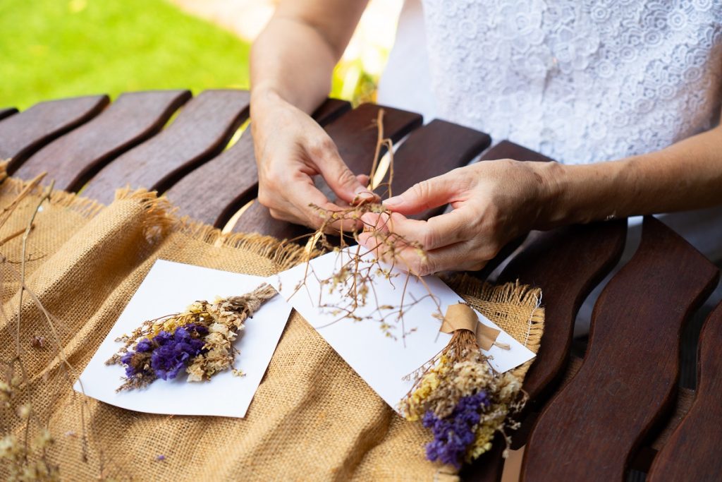 Crafts wtih dried flowers