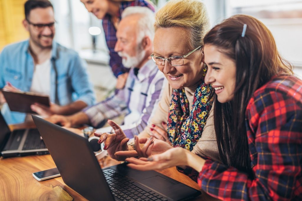 Treachin computer to seniors